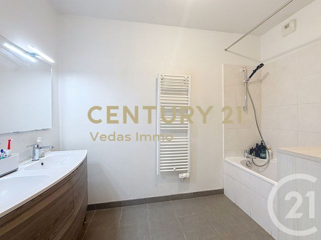 Appartement F3 à vendre - 3 pièces - 59.93 m2 - ST JEAN DE VEDAS - 34 - LANGUEDOC-ROUSSILLON - Century 21 Védas Immo