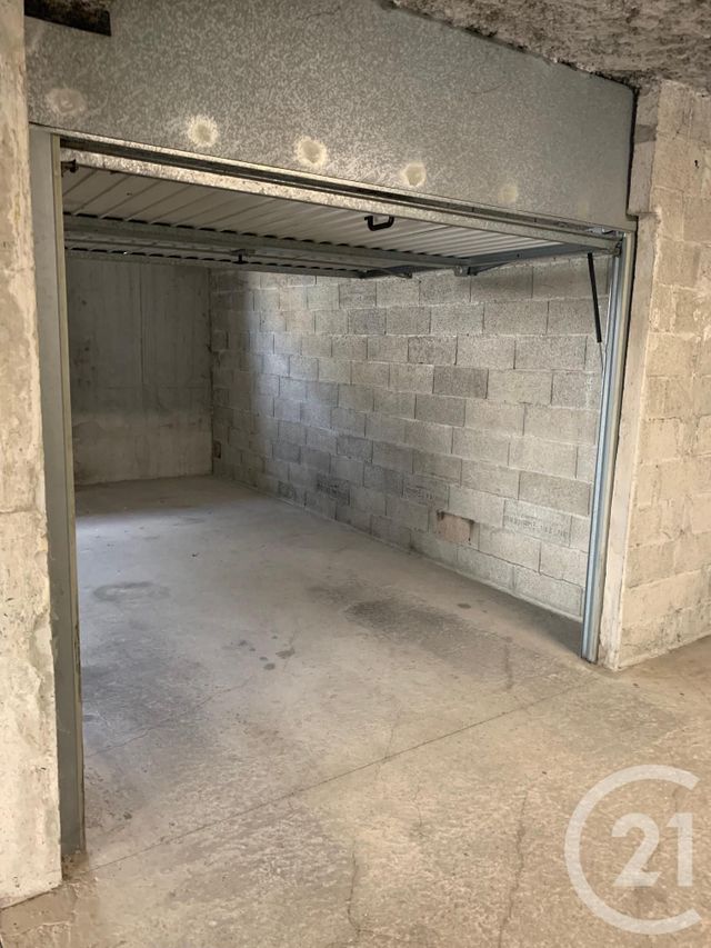 parking - ST JEAN DE VEDAS - 34