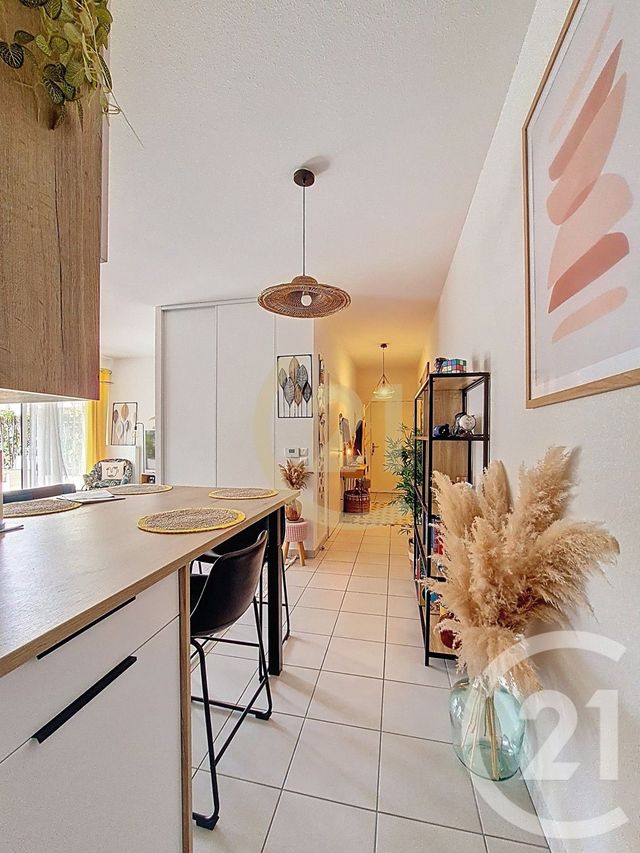 Appartement F4 à vendre - 4 pièces - 85.6 m2 - ST JEAN DE VEDAS - 34 - LANGUEDOC-ROUSSILLON - Century 21 Védas Immo