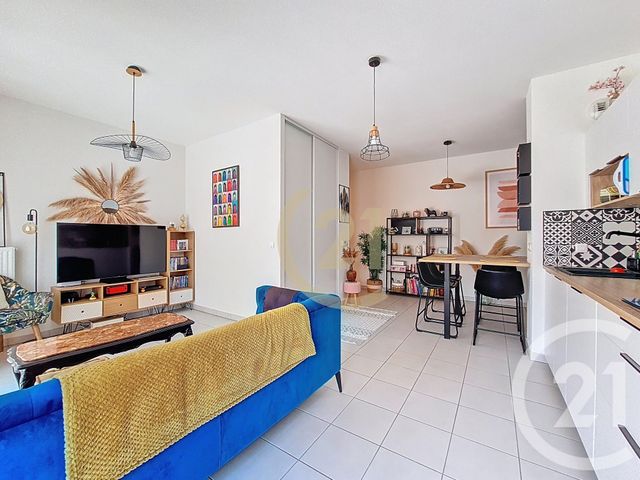 Appartement F4 à vendre - 4 pièces - 85.6 m2 - ST JEAN DE VEDAS - 34 - LANGUEDOC-ROUSSILLON - Century 21 Védas Immo
