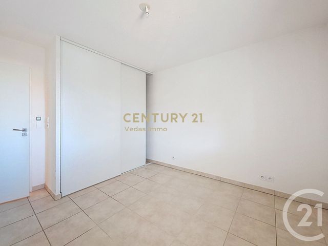 Afficher la photo en grand Appartement F3 à vendre - 3 pièces - 62.95 m2 - ST JEAN DE VEDAS - 34 - LANGUEDOC-ROUSSILLON - Century 21 Védas Immo