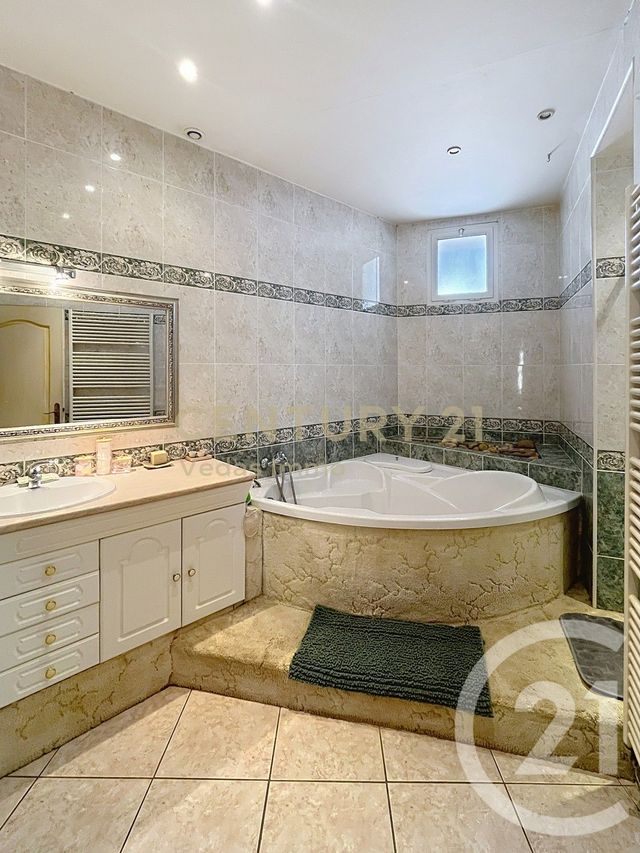 Afficher la photo en grand maison à vendre - 7 pièces - 158.85 m2 - LAVERUNE - 34 - LANGUEDOC-ROUSSILLON - Century 21 Védas Immo
