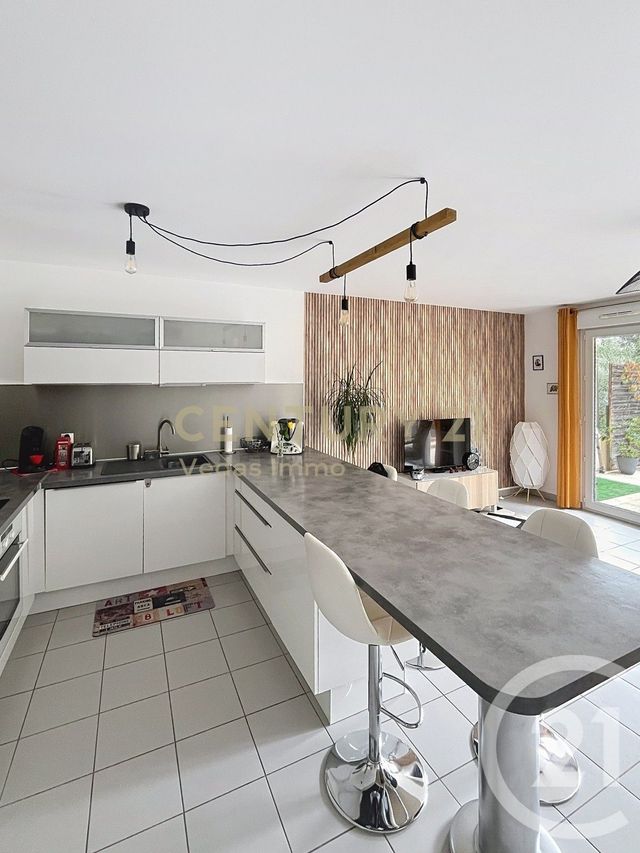 Afficher la photo en grand Appartement F3 à vendre - 3 pièces - 74.35 m2 - JUVIGNAC - 34 - LANGUEDOC-ROUSSILLON - Century 21 Védas Immo