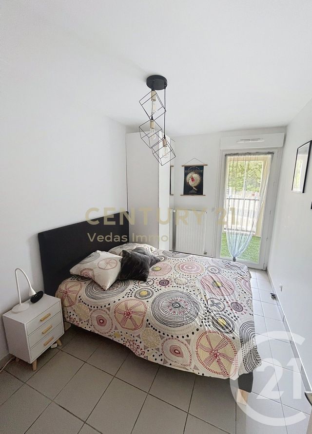 Afficher la photo en grand Appartement F3 à vendre - 3 pièces - 74.35 m2 - JUVIGNAC - 34 - LANGUEDOC-ROUSSILLON - Century 21 Védas Immo