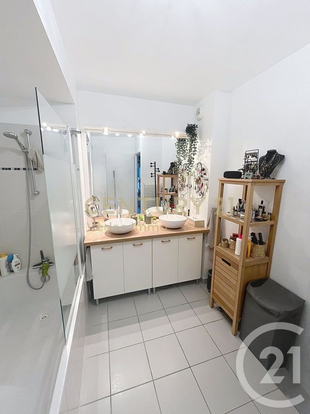 Afficher la photo en grand Appartement F3 à vendre - 3 pièces - 74.35 m2 - JUVIGNAC - 34 - LANGUEDOC-ROUSSILLON - Century 21 Védas Immo