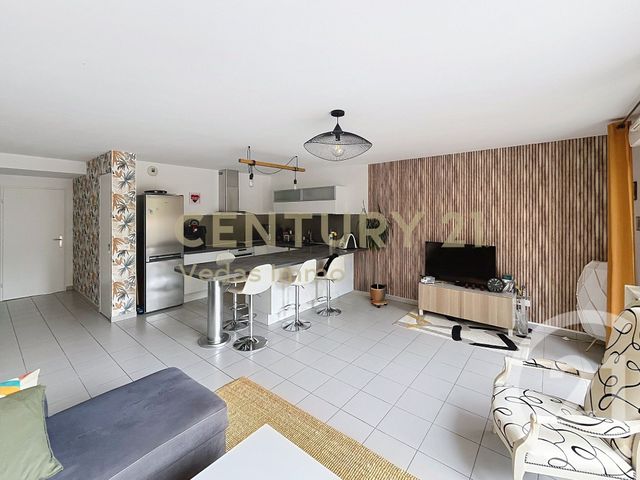 Afficher la photo en grand Appartement F3 à vendre - 3 pièces - 74.35 m2 - JUVIGNAC - 34 - LANGUEDOC-ROUSSILLON - Century 21 Védas Immo