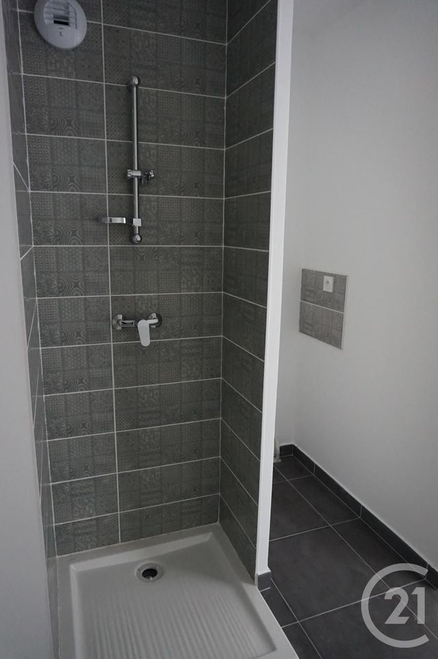 Appartement F2 à louer - 2 pièces - 41.8 m2 - ST JEAN DE VEDAS - 34 - LANGUEDOC-ROUSSILLON - Century 21 Védas Immo