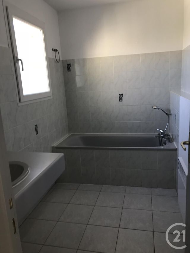 maison à louer - 4 pièces - 100.0 m2 - ST JEAN DE VEDAS - 34 - LANGUEDOC-ROUSSILLON - Century 21 Védas Immo