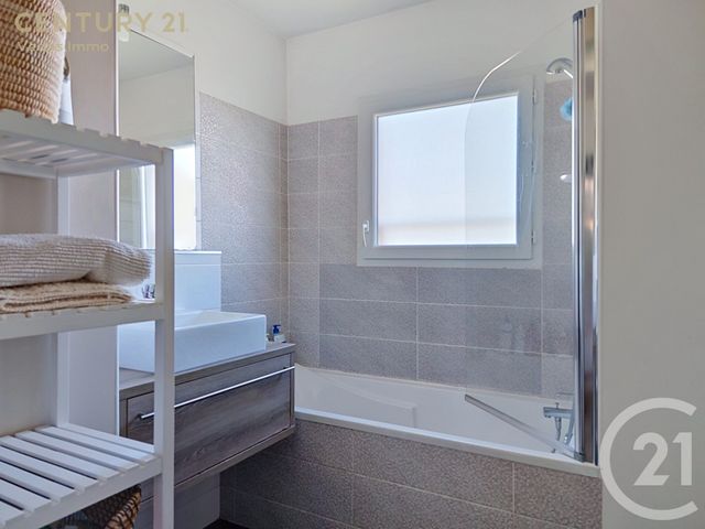 Appartement F3 à vendre - 3 pièces - 67.95 m2 - ST JEAN DE VEDAS - 34 - LANGUEDOC-ROUSSILLON - Century 21 Védas Immo
