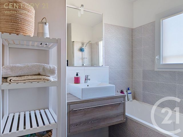 Appartement F3 à vendre - 3 pièces - 67.95 m2 - ST JEAN DE VEDAS - 34 - LANGUEDOC-ROUSSILLON - Century 21 Védas Immo