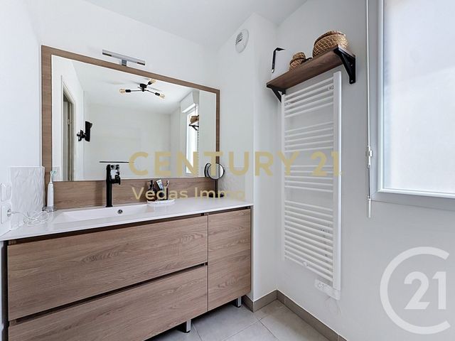 Appartement F3 à vendre - 3 pièces - 62.7 m2 - ST JEAN DE VEDAS - 34 - LANGUEDOC-ROUSSILLON - Century 21 Védas Immo