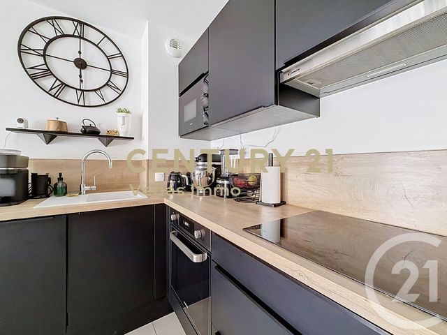 Appartement F3 à vendre - 3 pièces - 62.7 m2 - ST JEAN DE VEDAS - 34 - LANGUEDOC-ROUSSILLON - Century 21 Védas Immo