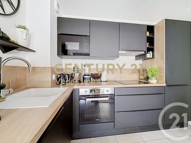 Appartement F3 à vendre - 3 pièces - 62.7 m2 - ST JEAN DE VEDAS - 34 - LANGUEDOC-ROUSSILLON - Century 21 Védas Immo