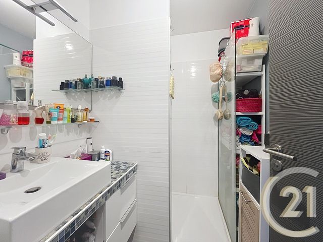 Appartement F3 à vendre - 3 pièces - 63.3 m2 - ST JEAN DE VEDAS - 34 - LANGUEDOC-ROUSSILLON - Century 21 Védas Immo