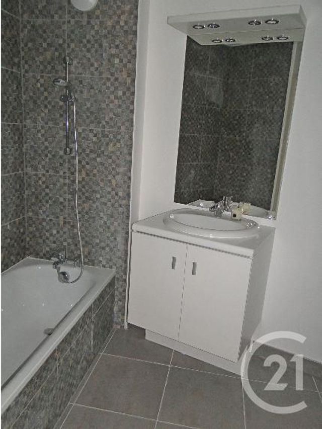 Appartement F3 à louer - 3 pièces - 71.0 m2 - VILLENEUVE LES MAGUELONE - 34 - LANGUEDOC-ROUSSILLON - Century 21 Védas Immo