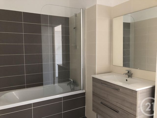 Appartement F4 à louer - 4 pièces - 75.36 m2 - PIGNAN - 34 - LANGUEDOC-ROUSSILLON - Century 21 Védas Immo
