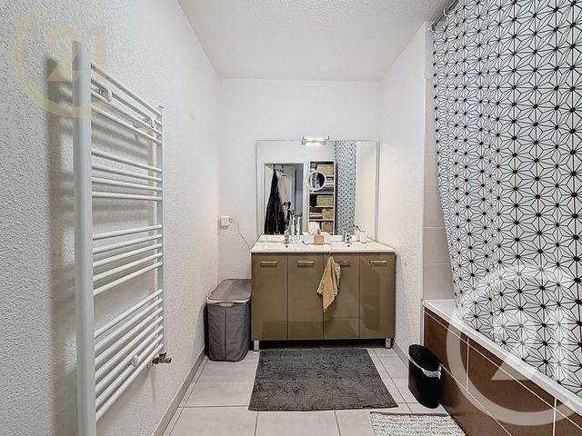 Appartement F4 à vendre - 4 pièces - 87.7 m2 - ST JEAN DE VEDAS - 34 - LANGUEDOC-ROUSSILLON - Century 21 Védas Immo