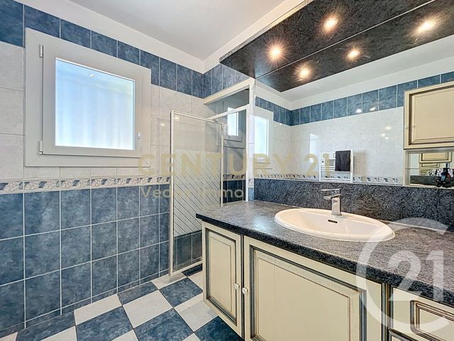 maison à louer - 5 pièces - 105.1 m2 - ST JEAN DE VEDAS - 34 - LANGUEDOC-ROUSSILLON - Century 21 Védas Immo