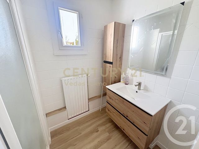 maison à louer - 4 pièces - 75.2 m2 - LOUPIAN - 34 - LANGUEDOC-ROUSSILLON - Century 21 Védas Immo