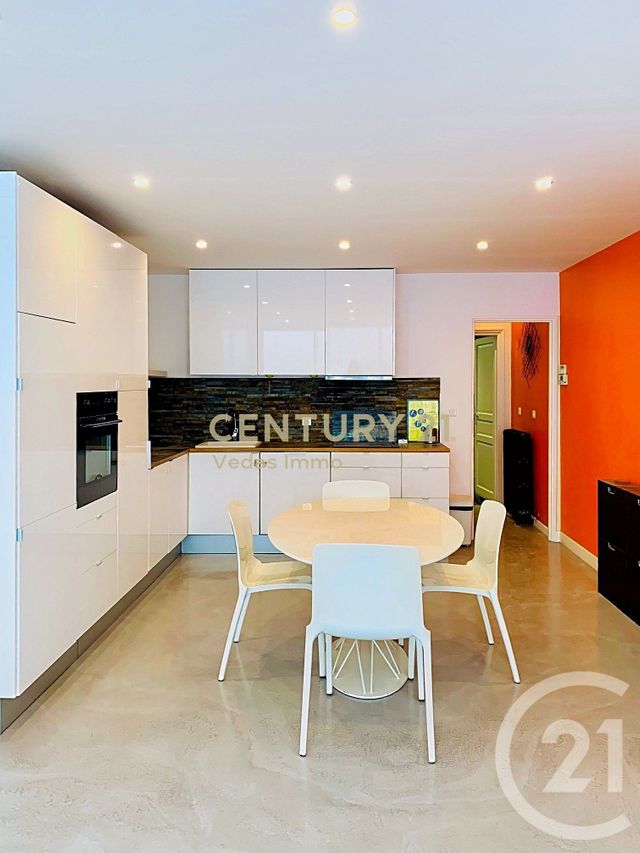 maison à louer - 3 pièces - 110.0 m2 - ST JEAN DE VEDAS - 34 - LANGUEDOC-ROUSSILLON - Century 21 Védas Immo