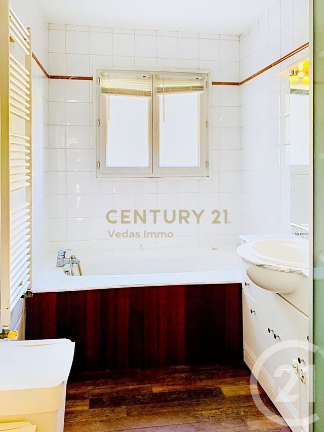 maison à louer - 3 pièces - 110.0 m2 - ST JEAN DE VEDAS - 34 - LANGUEDOC-ROUSSILLON - Century 21 Védas Immo