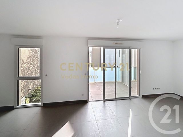 Appartement F3 à louer - 3 pièces - 64.9 m2 - ST JEAN DE VEDAS - 34 - LANGUEDOC-ROUSSILLON - Century 21 Védas Immo