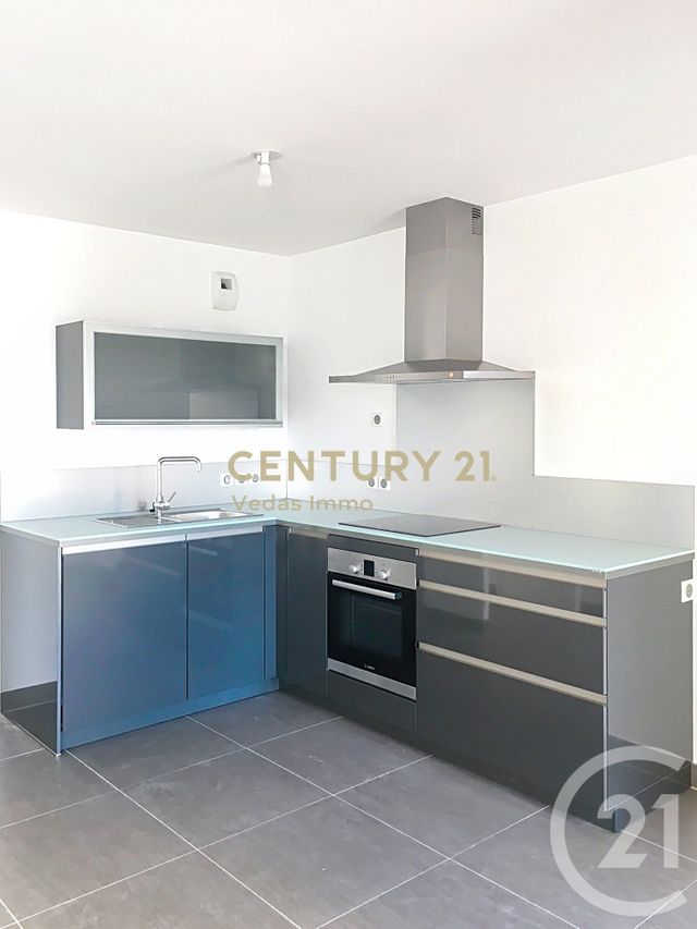 Appartement F3 à louer - 3 pièces - 64.9 m2 - ST JEAN DE VEDAS - 34 - LANGUEDOC-ROUSSILLON - Century 21 Védas Immo