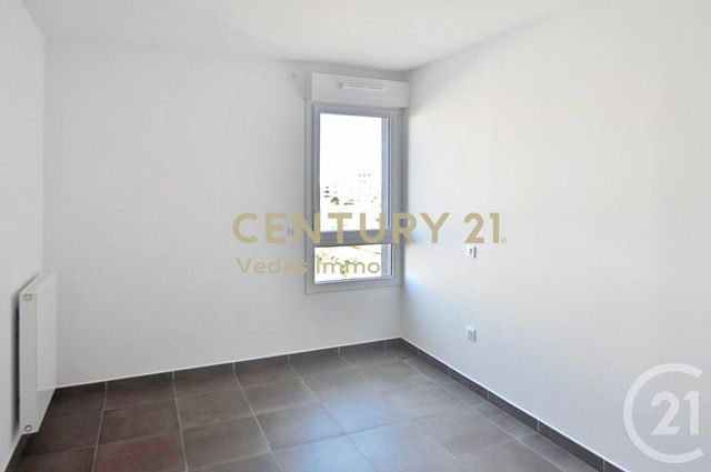 Appartement F3 à louer - 3 pièces - 72.6 m2 - ST JEAN DE VEDAS - 34 - LANGUEDOC-ROUSSILLON - Century 21 Védas Immo