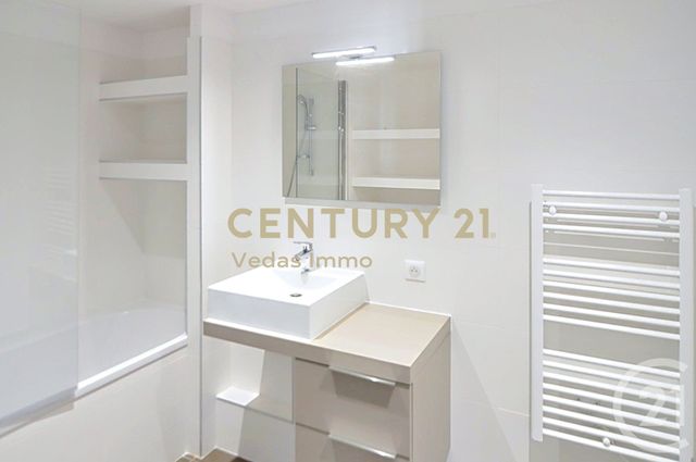 Appartement F3 à louer - 3 pièces - 72.6 m2 - ST JEAN DE VEDAS - 34 - LANGUEDOC-ROUSSILLON - Century 21 Védas Immo