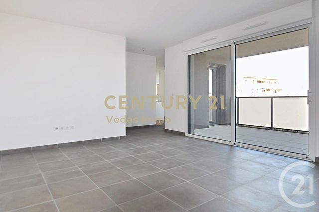 Appartement F3 à louer - 3 pièces - 72.6 m2 - ST JEAN DE VEDAS - 34 - LANGUEDOC-ROUSSILLON - Century 21 Védas Immo