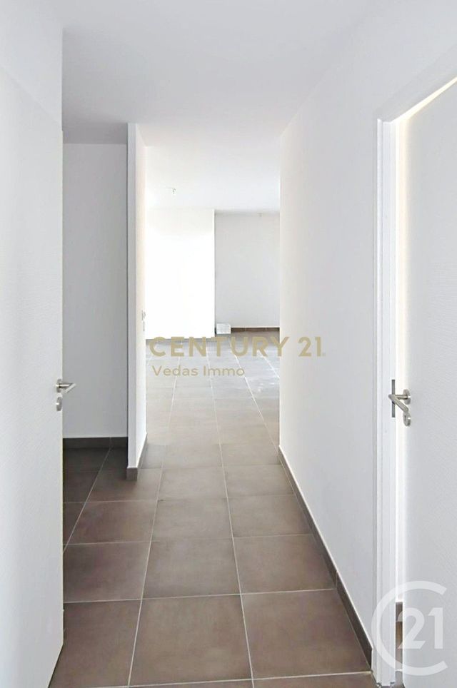 Appartement F3 à louer - 3 pièces - 72.6 m2 - ST JEAN DE VEDAS - 34 - LANGUEDOC-ROUSSILLON - Century 21 Védas Immo