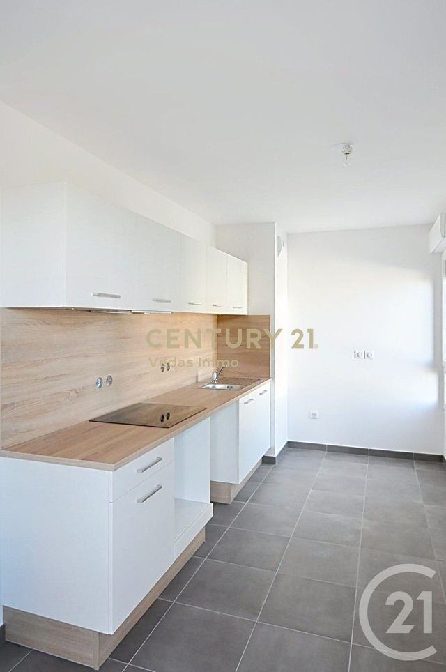 Appartement F3 à louer - 3 pièces - 72.6 m2 - ST JEAN DE VEDAS - 34 - LANGUEDOC-ROUSSILLON - Century 21 Védas Immo
