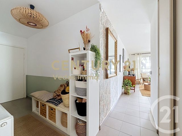 Appartement F4 à vendre - 4 pièces - 82.4 m2 - ST JEAN DE VEDAS - 34 - LANGUEDOC-ROUSSILLON - Century 21 Védas Immo