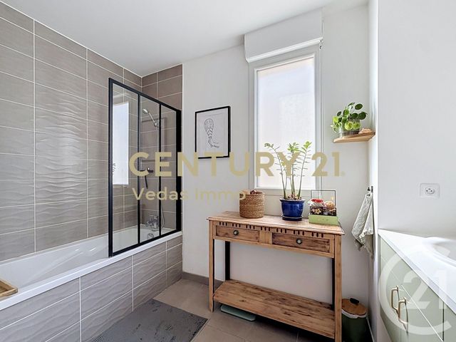 Appartement F4 à vendre - 4 pièces - 82.4 m2 - ST JEAN DE VEDAS - 34 - LANGUEDOC-ROUSSILLON - Century 21 Védas Immo
