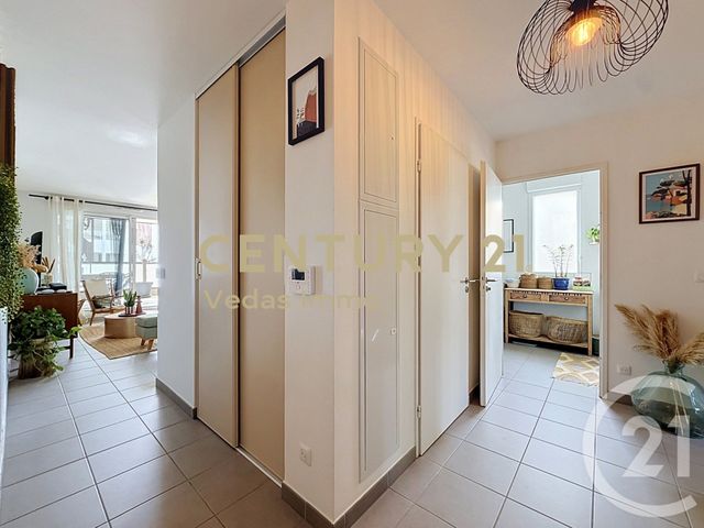 Appartement F4 à vendre - 4 pièces - 82.4 m2 - ST JEAN DE VEDAS - 34 - LANGUEDOC-ROUSSILLON - Century 21 Védas Immo