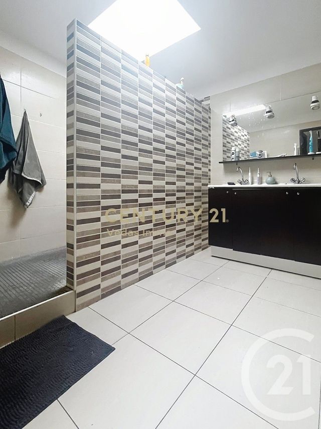 Appartement F4 à louer - 4 pièces - 107.24 m2 - GIGEAN - 34 - LANGUEDOC-ROUSSILLON - Century 21 Védas Immo
