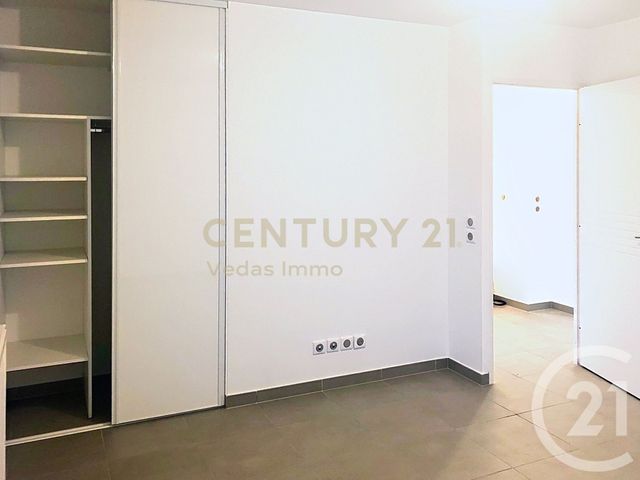 Appartement F2 à louer - 2 pièces - 56.84 m2 - ST JEAN DE VEDAS - 34 - LANGUEDOC-ROUSSILLON - Century 21 Védas Immo
