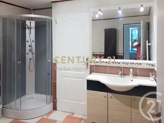 Appartement F3 à louer - 3 pièces - 67.63 m2 - SAUSSAN - 34 - LANGUEDOC-ROUSSILLON - Century 21 Védas Immo