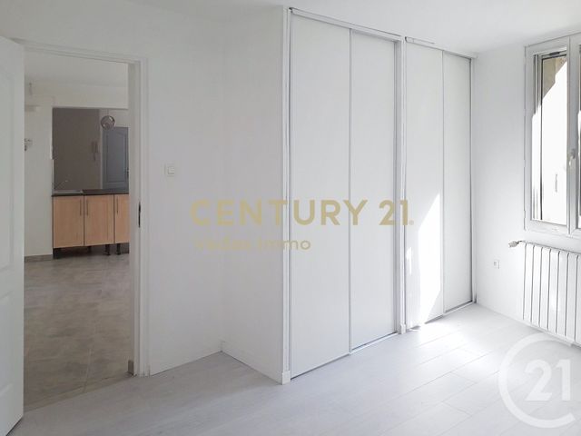 Appartement F3 à louer - 3 pièces - 67.63 m2 - SAUSSAN - 34 - LANGUEDOC-ROUSSILLON - Century 21 Védas Immo
