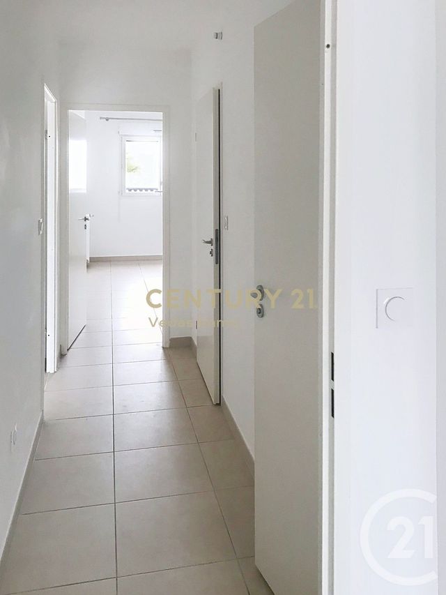 Appartement F3 à louer - 3 pièces - 61.45 m2 - ST JEAN DE VEDAS - 34 - LANGUEDOC-ROUSSILLON - Century 21 Védas Immo