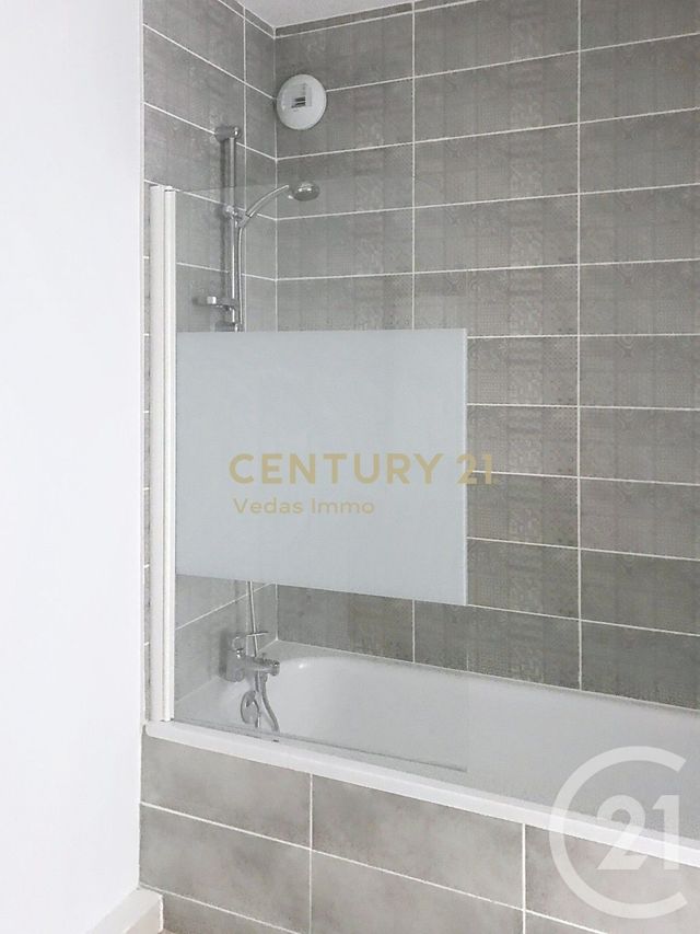 Appartement F3 à louer - 3 pièces - 61.45 m2 - ST JEAN DE VEDAS - 34 - LANGUEDOC-ROUSSILLON - Century 21 Védas Immo