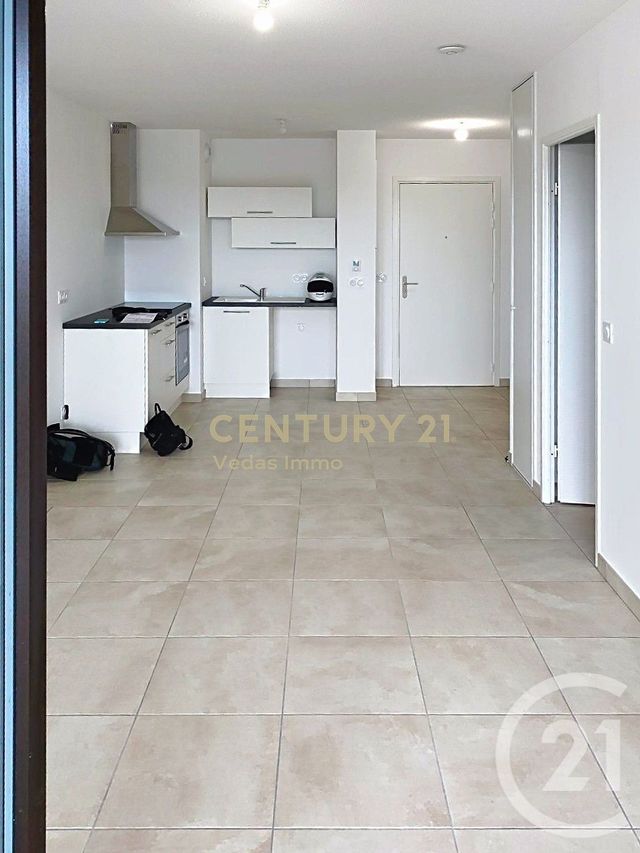 Appartement F2 à louer - 2 pièces - 42.5 m2 - ST JEAN DE VEDAS - 34 - LANGUEDOC-ROUSSILLON - Century 21 Védas Immo
