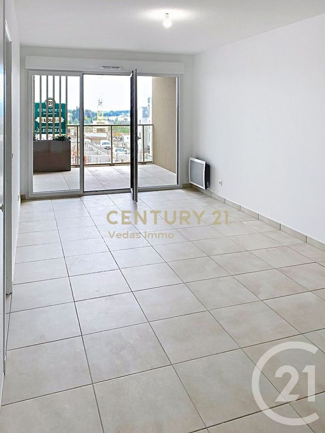 Appartement F2 à louer - 2 pièces - 42.5 m2 - ST JEAN DE VEDAS - 34 - LANGUEDOC-ROUSSILLON - Century 21 Védas Immo