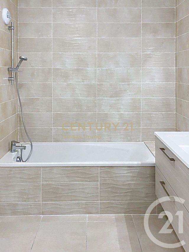 Appartement F2 à louer - 2 pièces - 42.5 m2 - ST JEAN DE VEDAS - 34 - LANGUEDOC-ROUSSILLON - Century 21 Védas Immo