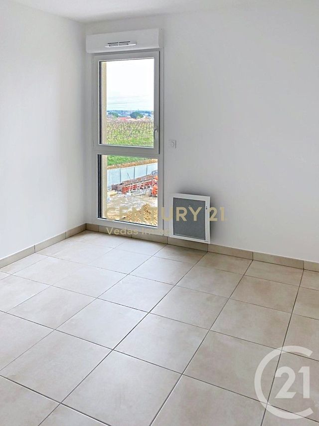 Appartement F2 à louer - 2 pièces - 42.5 m2 - ST JEAN DE VEDAS - 34 - LANGUEDOC-ROUSSILLON - Century 21 Védas Immo