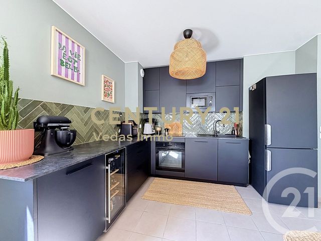 Appartement F4 à vendre - 4 pièces - 82.4 m2 - ST JEAN DE VEDAS - 34 - LANGUEDOC-ROUSSILLON - Century 21 Védas Immo
