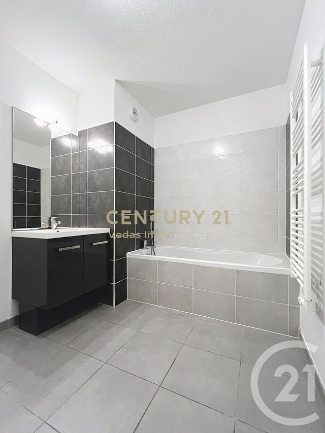 Appartement F3 à louer - 3 pièces - 62.25 m2 - GRABELS - 34 - LANGUEDOC-ROUSSILLON - Century 21 Védas Immo