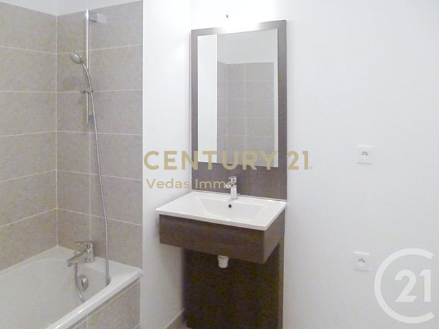 Appartement F3 à louer - 3 pièces - 56.6 m2 - FABREGUES - 34 - LANGUEDOC-ROUSSILLON - Century 21 Védas Immo